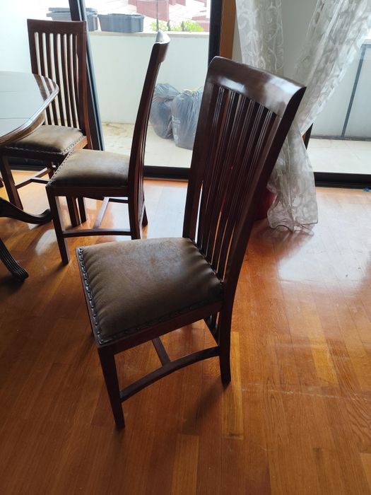 Mesa de jantar em raíz de nogueira com jogo de 7 cadeiras