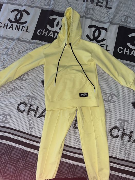 Продам костюм на девочку.