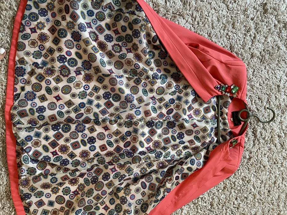 Жіночий весняний плащ