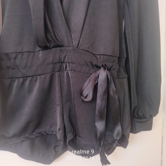 Czarny krótki kombinezon