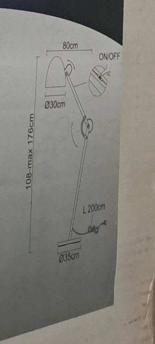 Uszkodzona Lampa podłogowa stojąca do salonu z dużym metalowym kloszem