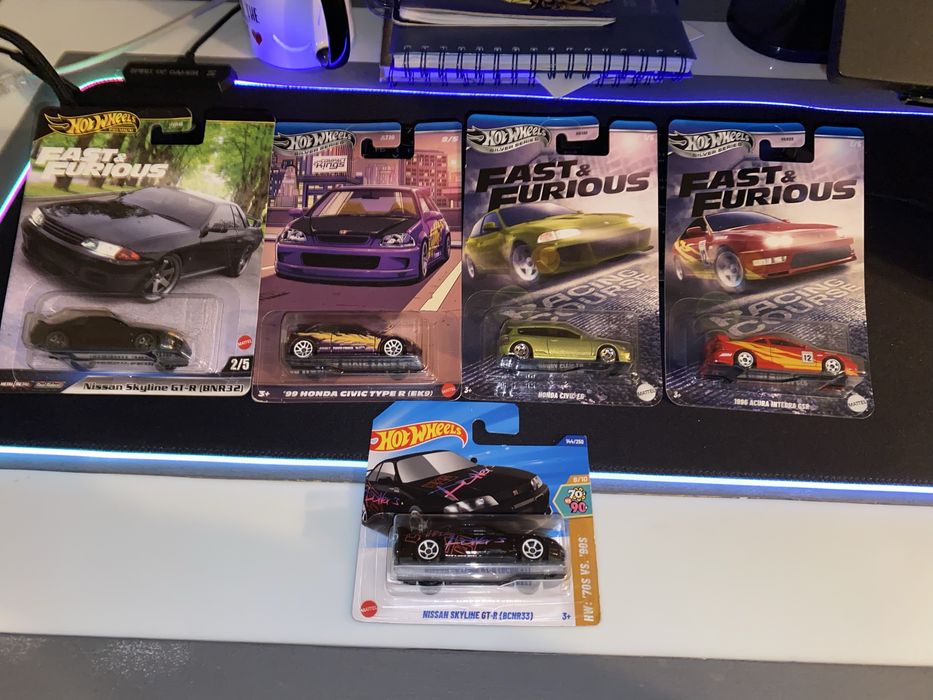 Hot Wheels Maineline e Premium