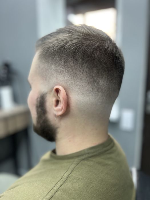 Модель на стрижку