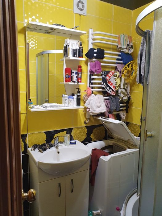 Квартира три кімнати