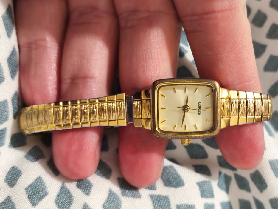 Relógio vintage deslumbrante em tom dourado da Lorus