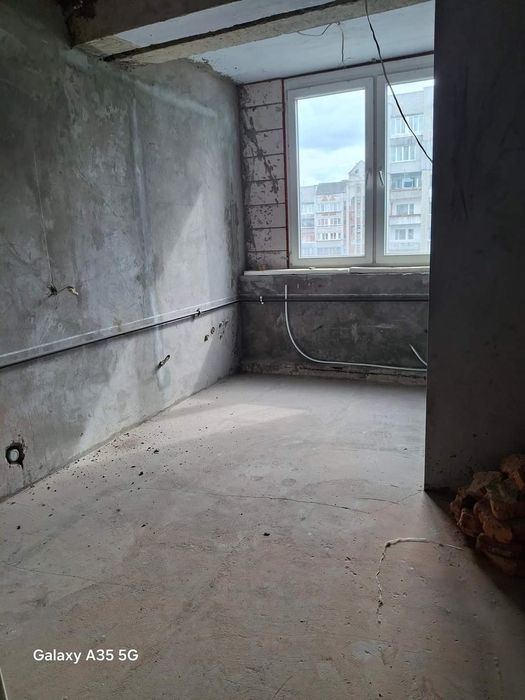 Чотирикімнатна квартира по Набережній.