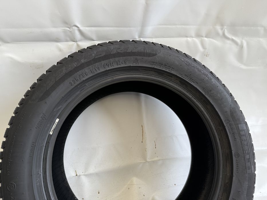 225/55/17 Pirelli Sottozero 3 Run-Flat RSC 97H 2024R (557)