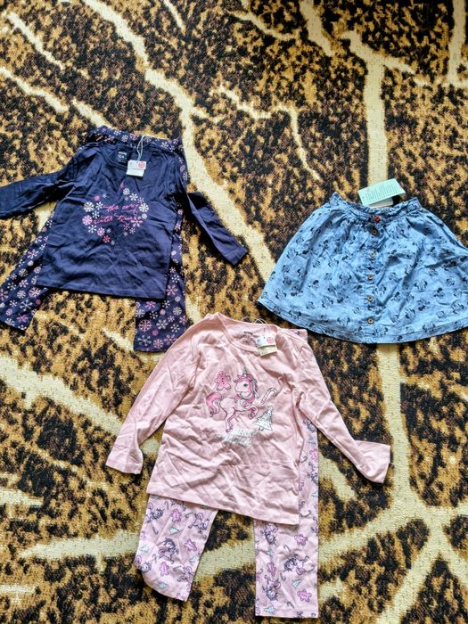 Paka ubrań dla dziewczynki w rozmiarze 98-104 nowe z metkami