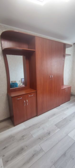 Шафа, передпокій.