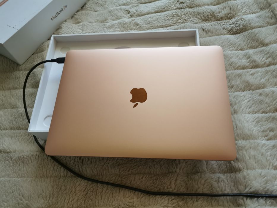 Laptop macbook air Gold tylko 68 cykli jak nowy