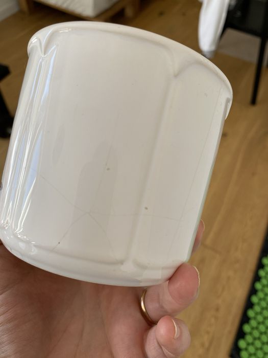 Biała osłonka ceramiczna