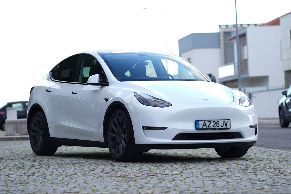 Tesla Model Y longe Range Dual Motor