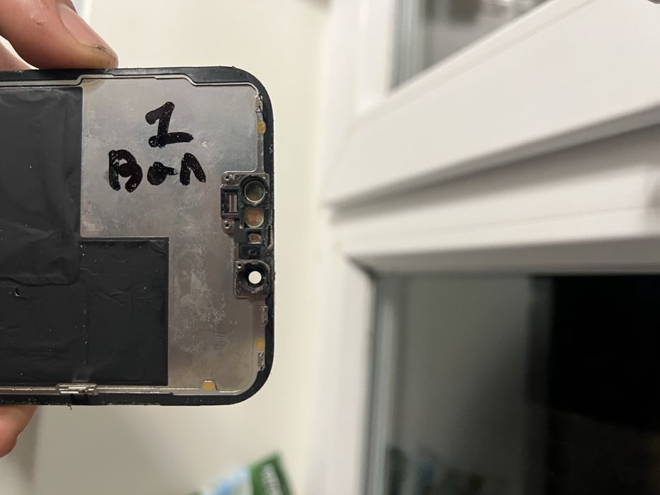 Продам оригінальний еран на iphone 13 pro max (з дифектом )