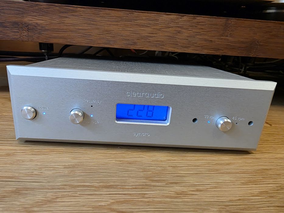 Gramofon referencyjny Clearaudio Champion Level II plus dodatki.