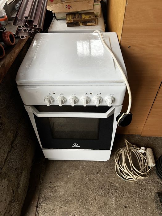 Продам Электроплиту Indesit