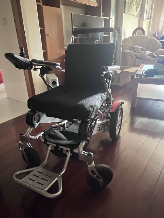 Cadeira de rodas elétrica e manual Teyder SPA – Dobrável, autónoma e robusta