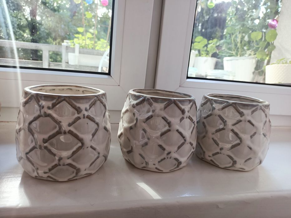 Doniczki kremowe komplet 5 ananas, kratka, szyszka
