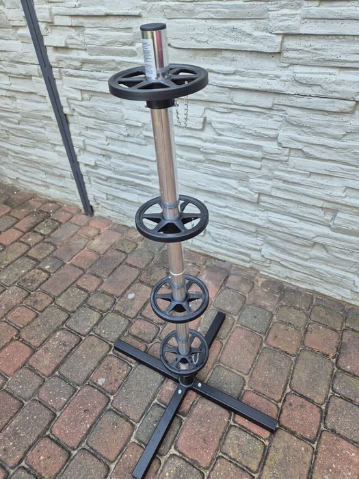 Stojak na koła do samochodu