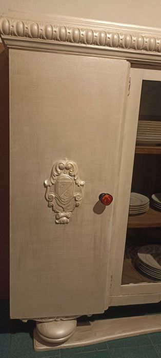 Aparador de madeira antigo