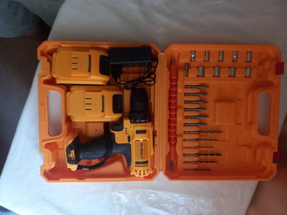 Дрель шуруповерт DeWalt DW204X 24V