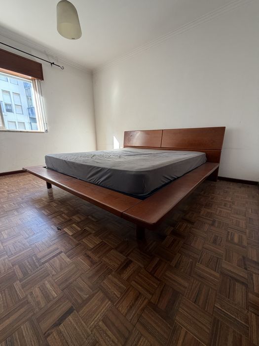 Cama de casal usada