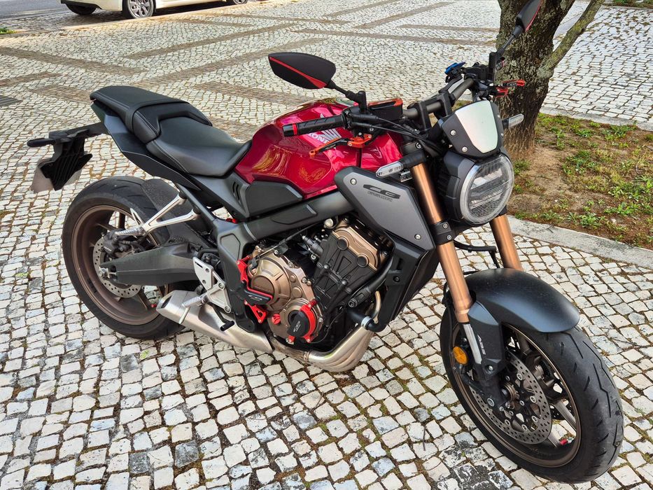 Honda CB 650 R de 2023 em estado imaculado!