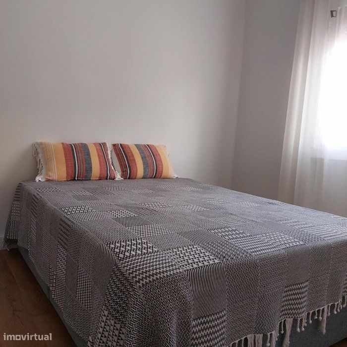 Quarto - localizado em Setubal