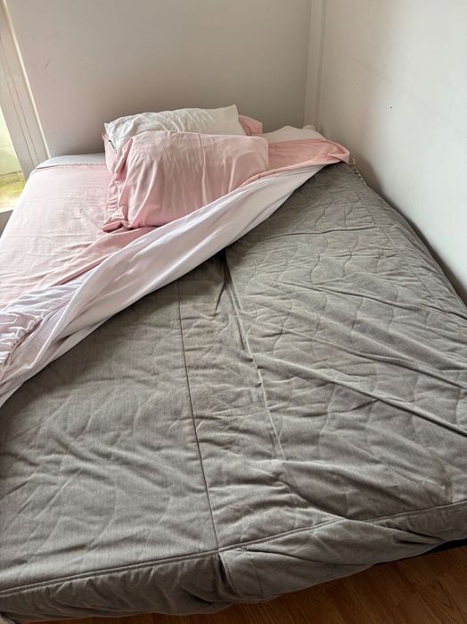 Sofá-cama em bom estado – Prático e confortável