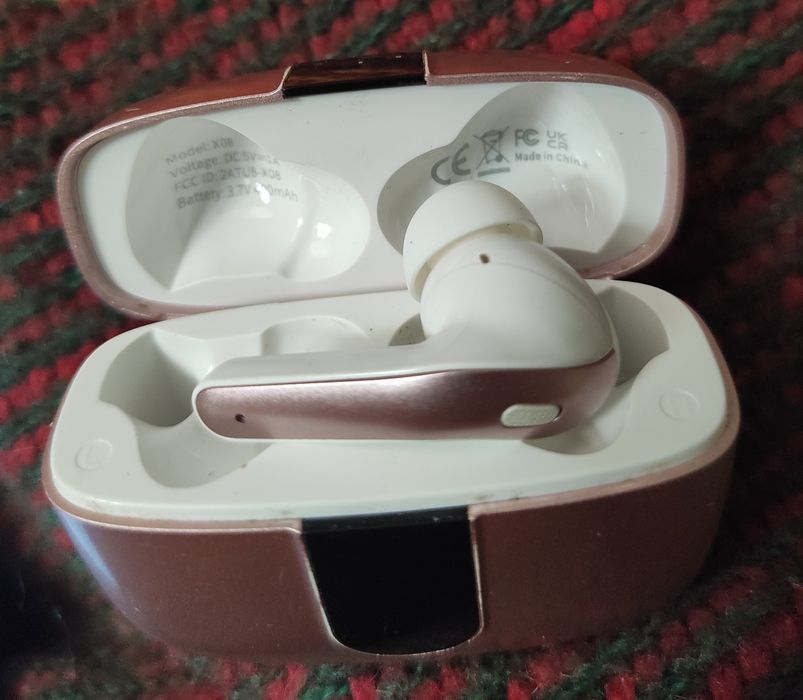 Беспроводные наушники TAGRY X08 True Wireless Earbuds в зарядном кейсе