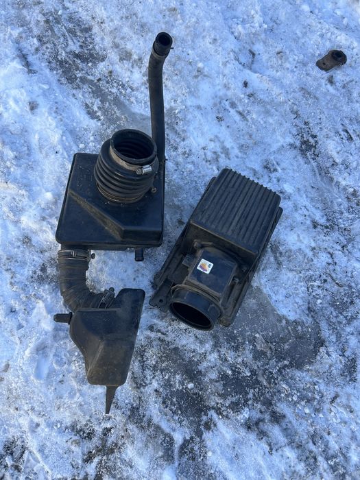 Корпус повітряного фільтру розходомір Ніссан Максима