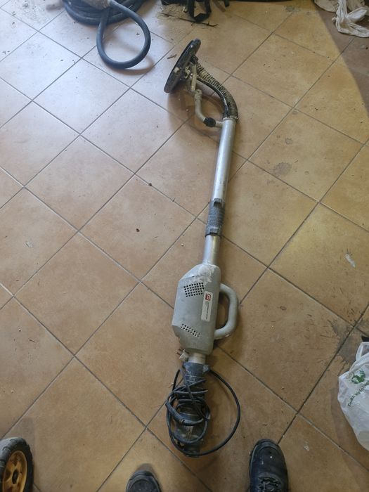 Żyrafa do ściany i sufitów
