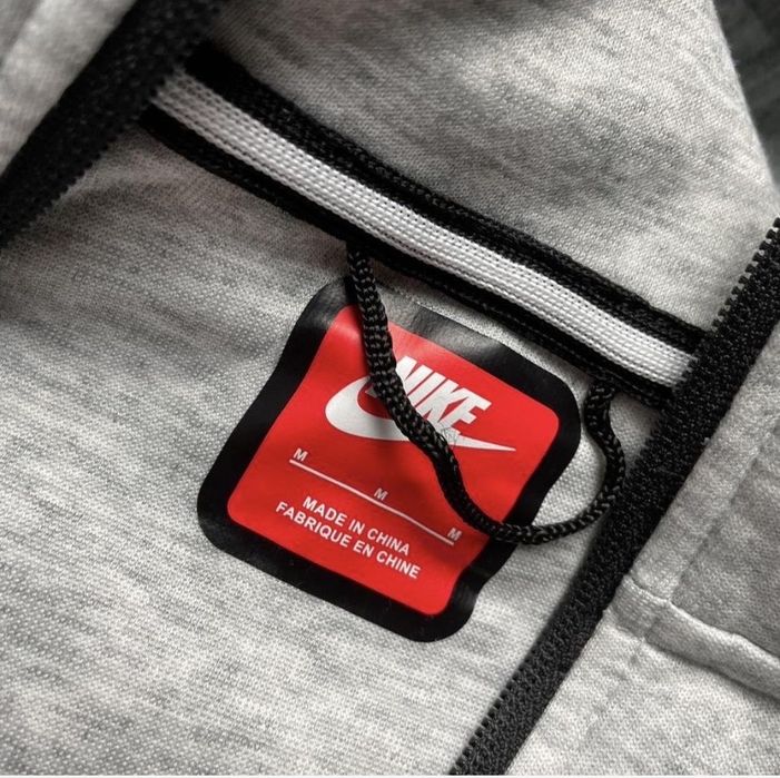 Nike Tech cinzenta