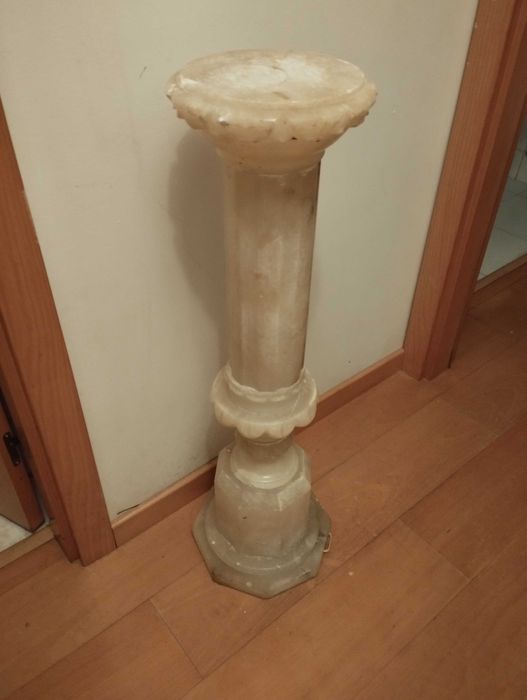 Vendo 2 candeeiros em mármore usados
