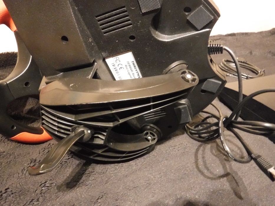 Konsola PS3 wraz z Kierownicą Thrustmaster Ferrari