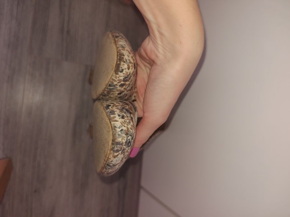 Buty damskie na koturnie