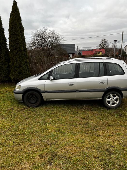 Opel zafira 2003 uszkodzony