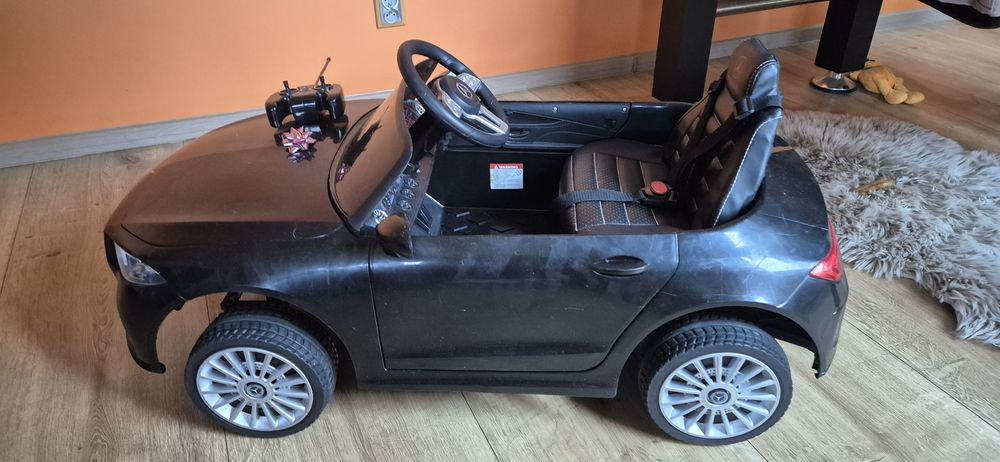 Autko dla dzieci -akumulator,pilot.