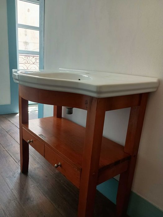 Free Standing Sink Unit