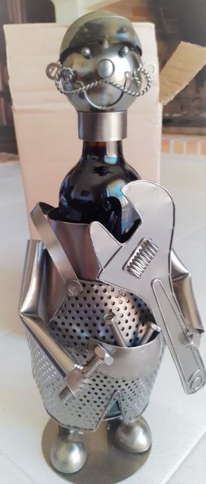 Porta garrafa em aço inoxidável, em forma de boneco (mecânico), NOVA