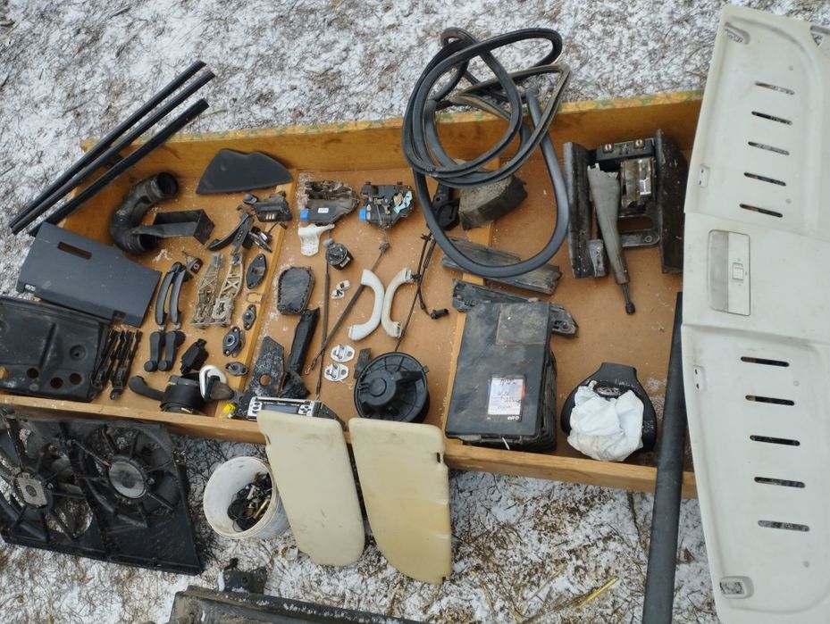 Стікло Фольксваген Кадді-Тоуран