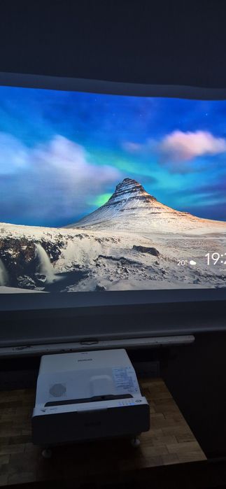 Epson EB-725W – projektor laserowy krótkoogniskowy. Bardzo dobry stan