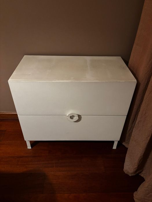 2 mesas cabeceira + 1 camiseiro