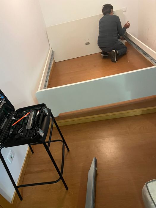 Cama de casal branca IKEA