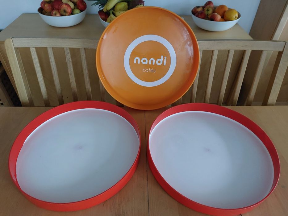 Lote de 3 tabuleiros em plástico