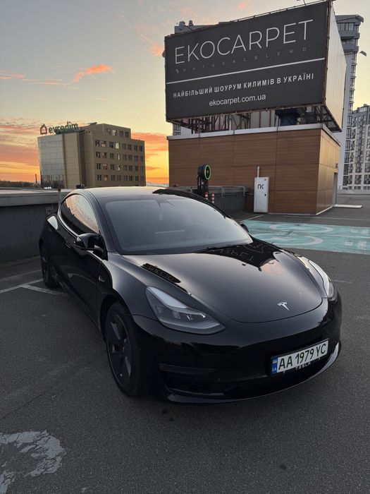 Tesla model 3 2021