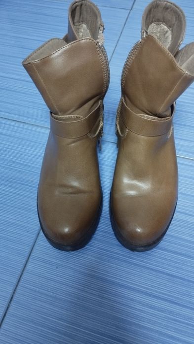 Botas pelo tornozelo