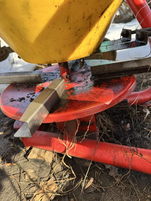 Розкидач добрив конус оприскувач