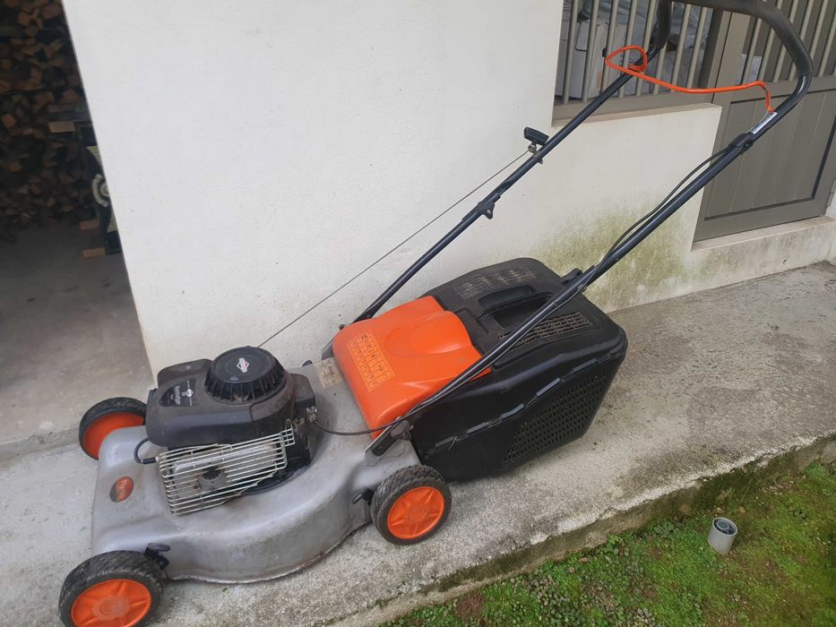 Máquina Cortar Relva a Gasolina Briggs & Stratton