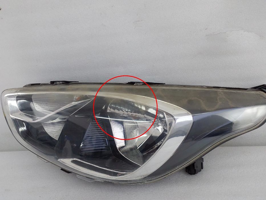 Ótica / farol esquerda FORD Ka+