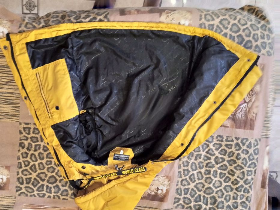 Демисезонная куртка на мальчика